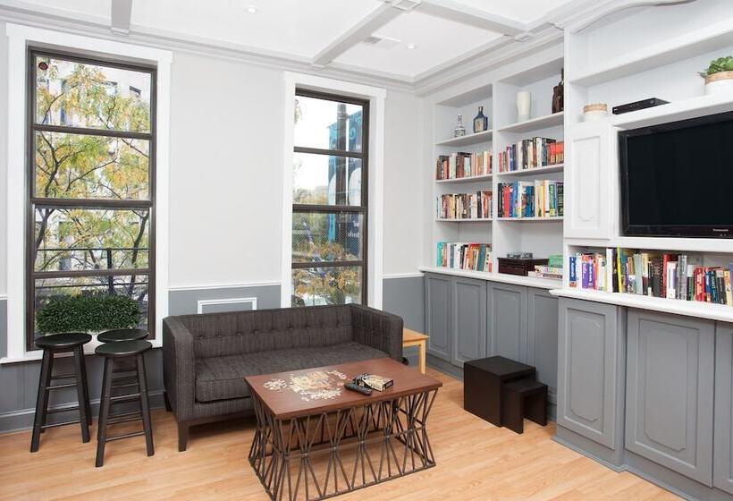 Chicago Parthenon Hostel