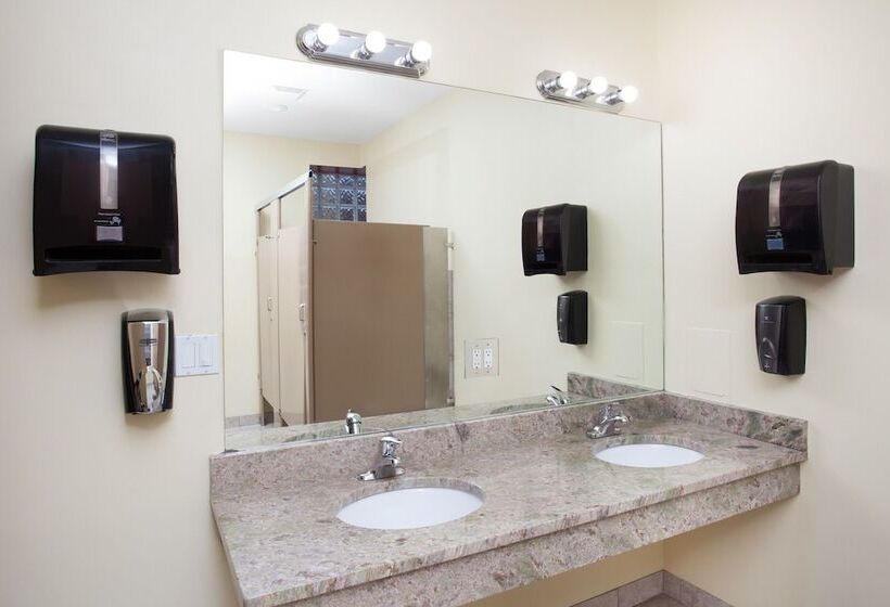 Chicago Parthenon Hostel