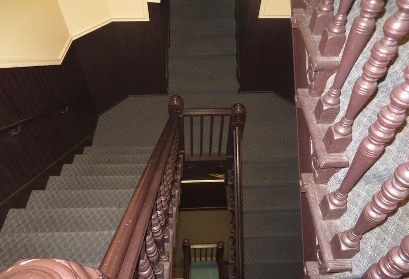 Chicago Parthenon Hostel