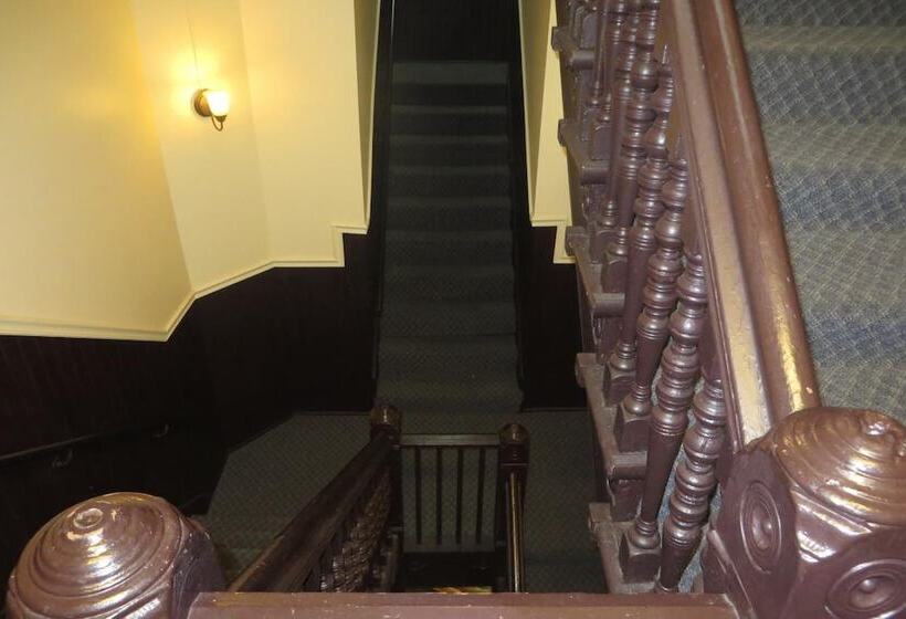 Chicago Parthenon Hostel