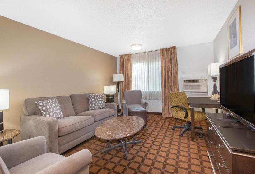 فندق على الطريق Baymont By Wyndham Roseburg