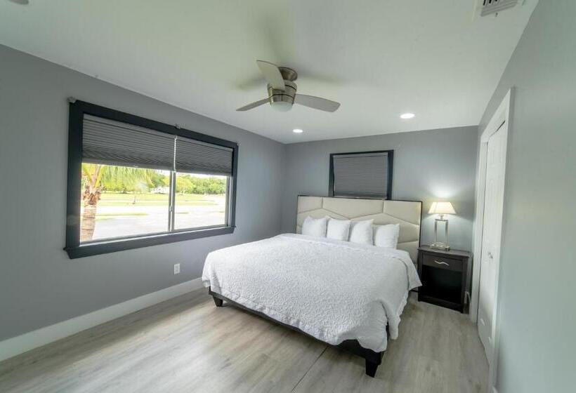 Everglades City Motel   Everglades Adventures Inn