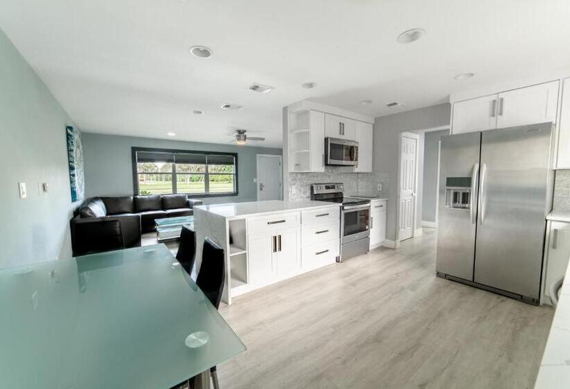 Everglades City Motel   Everglades Adventures Inn