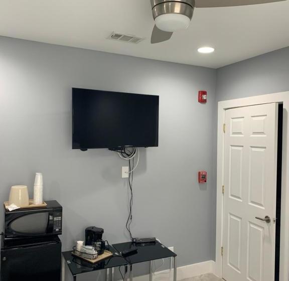 Everglades City Motel   Everglades Adventures Inn