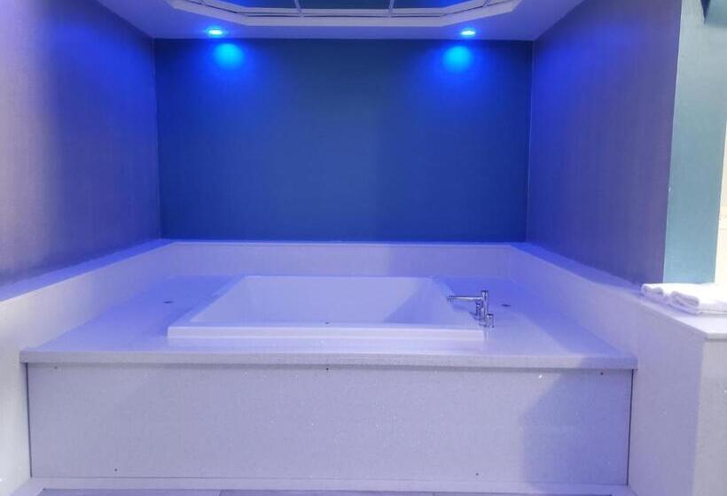 Gallery Holiday Motel