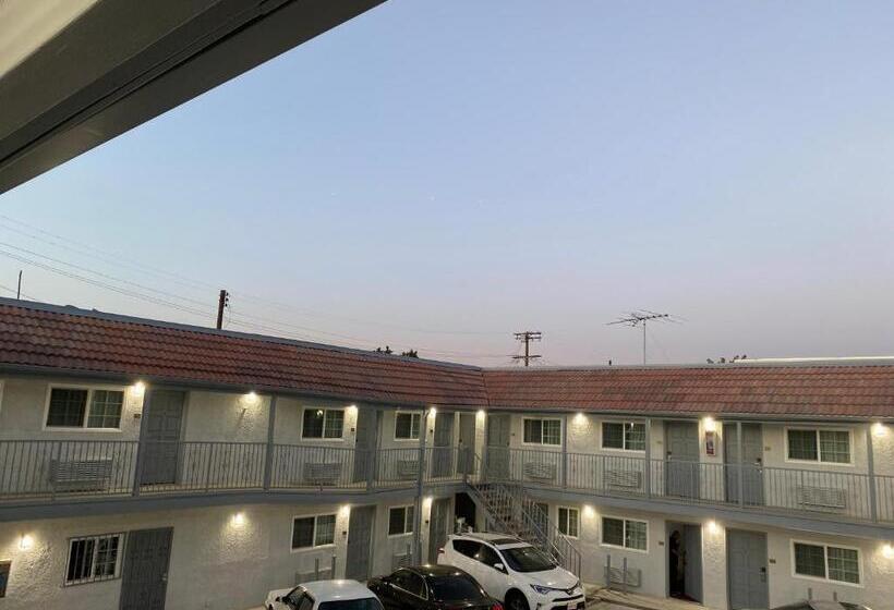 Golden West Manor Motel