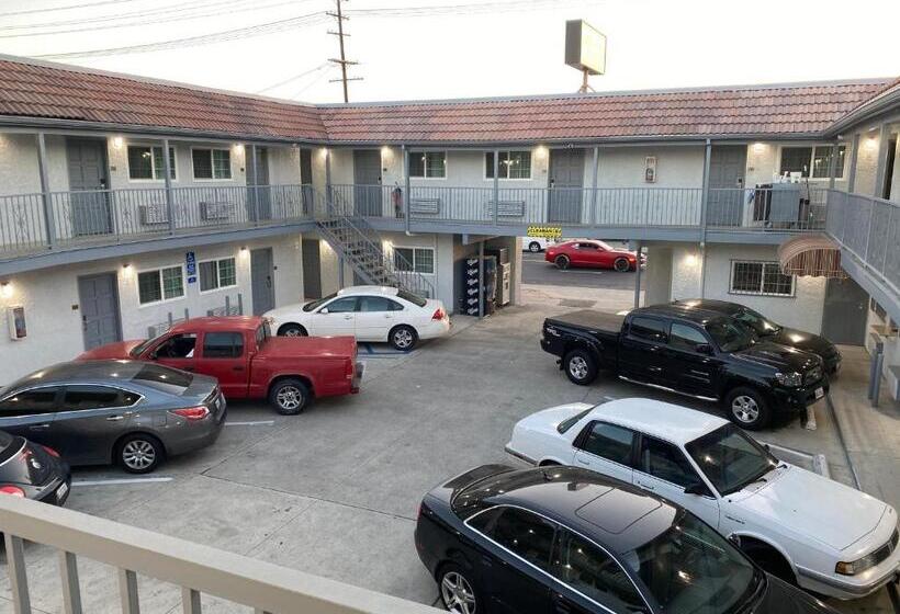 Golden West Manor Motel