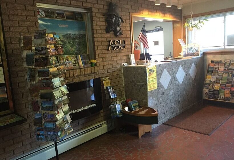 Highland Hills Motel & Cabins