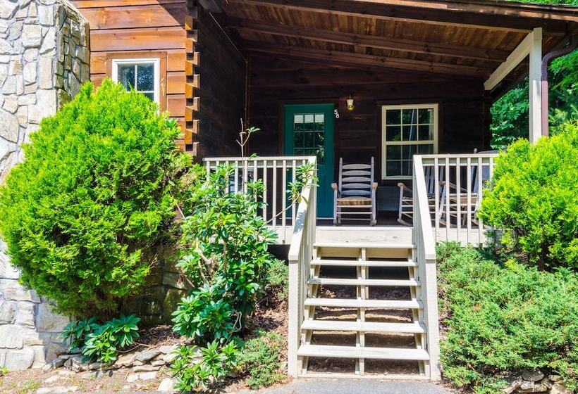 Highland Hills Motel & Cabins