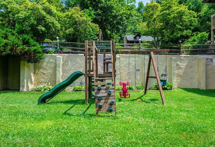 Highland Hills Motel & Cabins