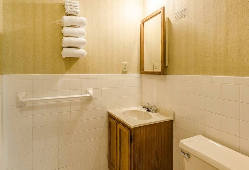 Highland Hills Motel & Cabins