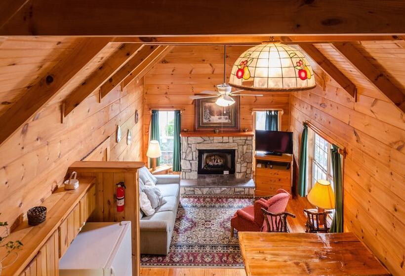 Highland Hills Motel & Cabins