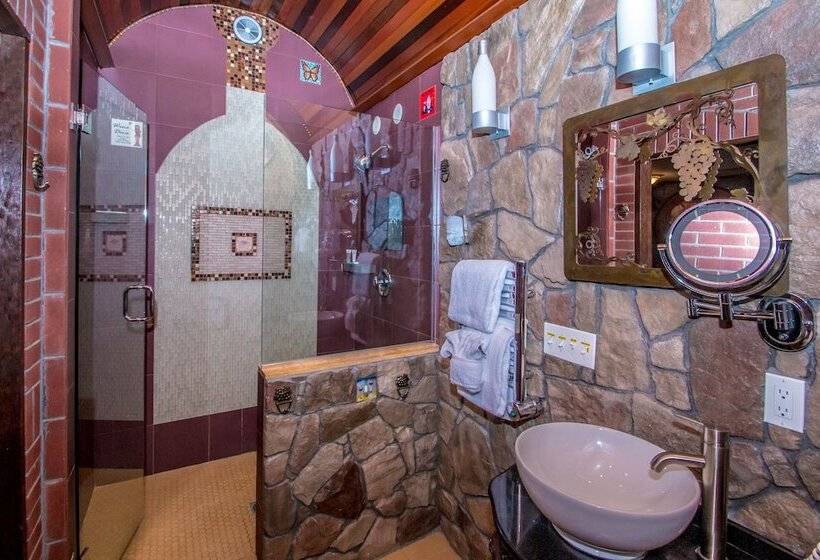 هتل Adventure Suites