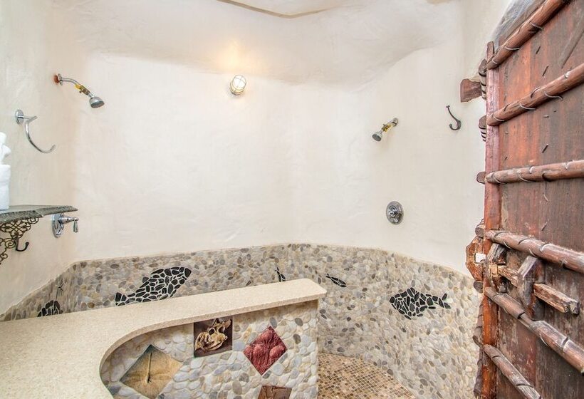 هتل Adventure Suites