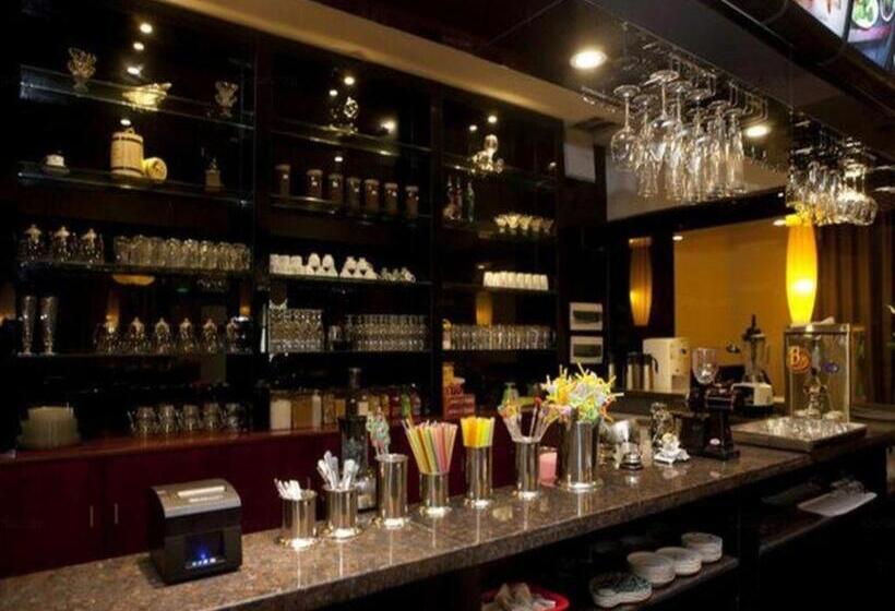 Отель Greentree Inn Hainan Haikou Jinniu Road Business