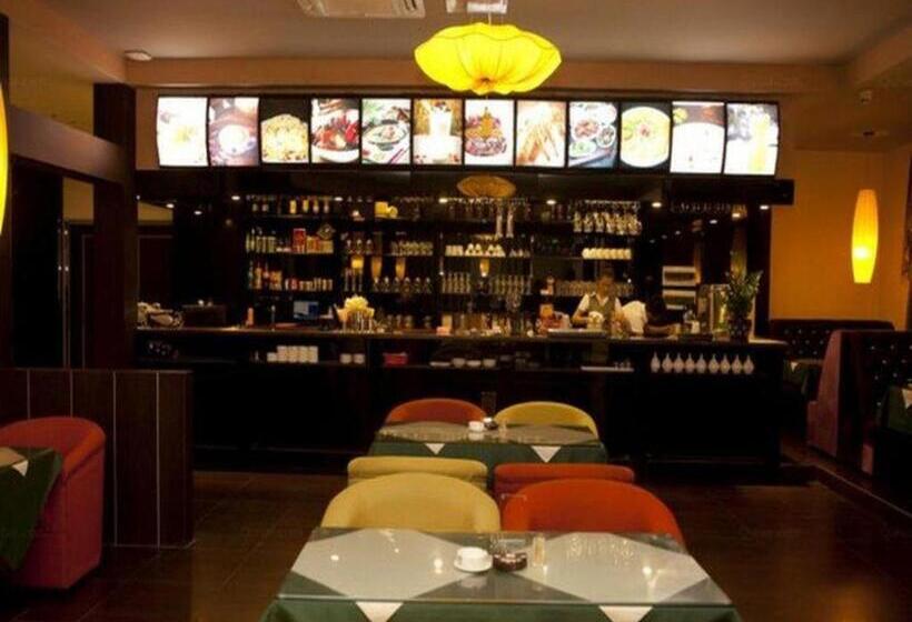 Отель Greentree Inn Hainan Haikou Jinniu Road Business