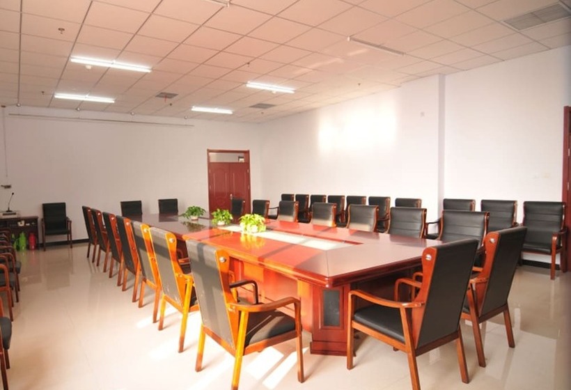 Отель Greentree Inn Hebei Zhangjiakou Wuyi East Street Jianxing Express