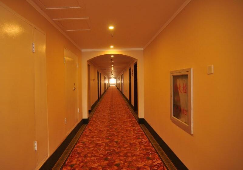 Отель Greentree Inn Hebei Zhangjiakou Wuyi East Street Jianxing Express