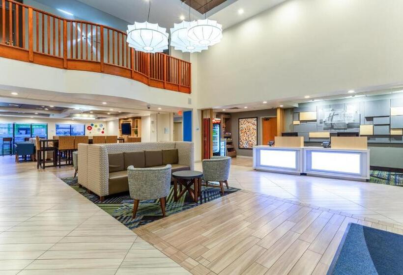 فندق Holiday Inn Express & Suites Cedar Falls   Waterloo, An Ihg