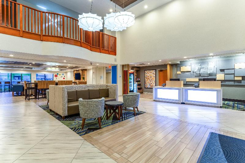 فندق Holiday Inn Express & Suites Cedar Falls   Waterloo, An Ihg