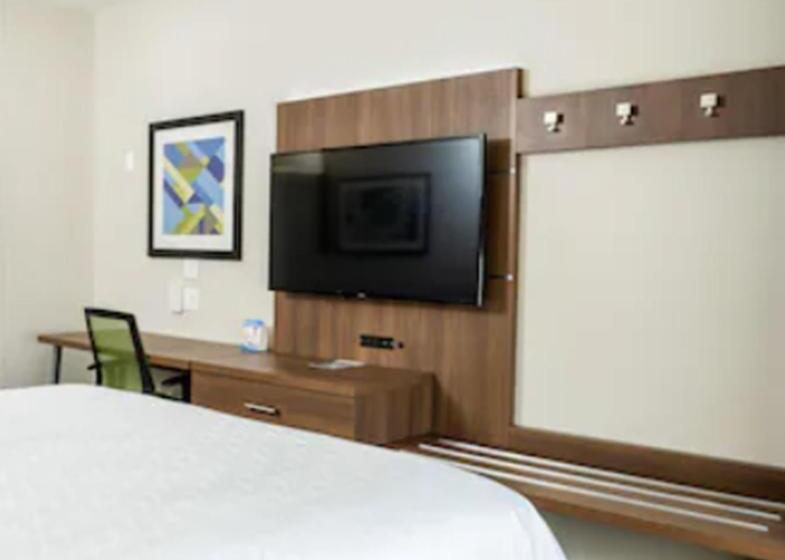 호텔 Holiday Inn Express & Suites   Lake Forest, An Ihg