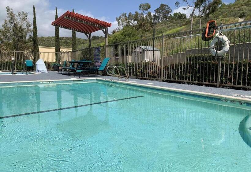 호텔 Holiday Inn Express & Suites   Lake Forest, An Ihg