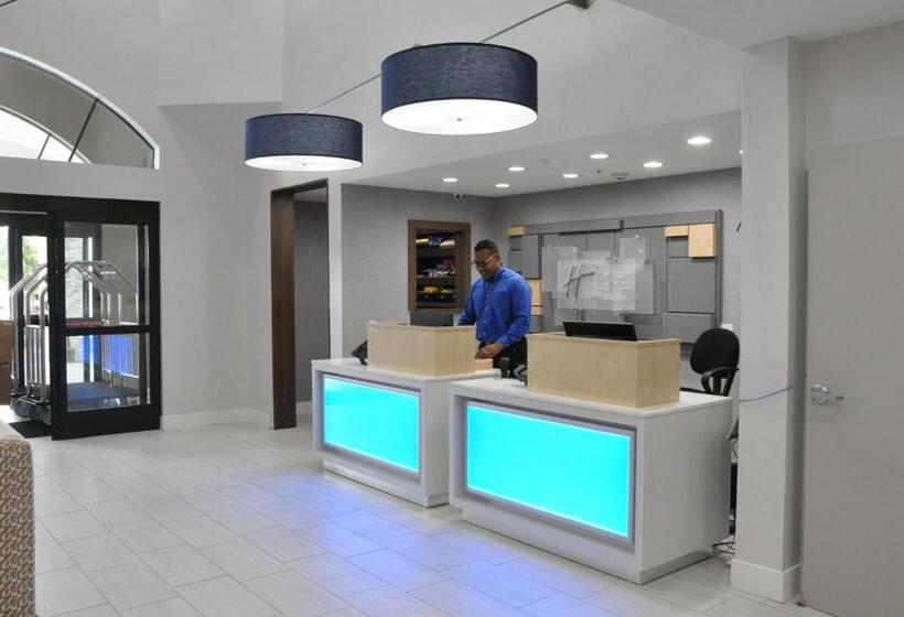 호텔 Holiday Inn Express & Suites   Lake Forest, An Ihg