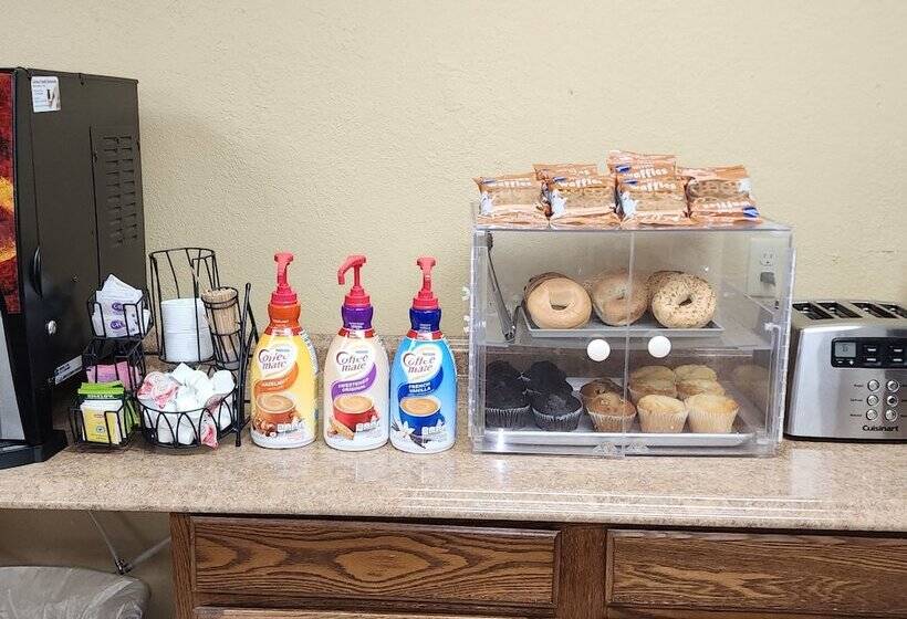 فندق Katahdin Inn & Suites