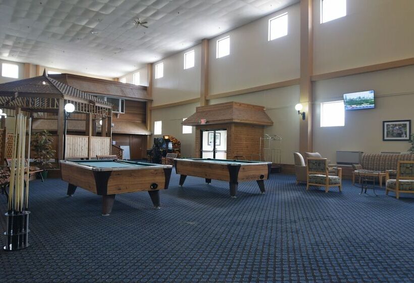 فندق Katahdin Inn & Suites