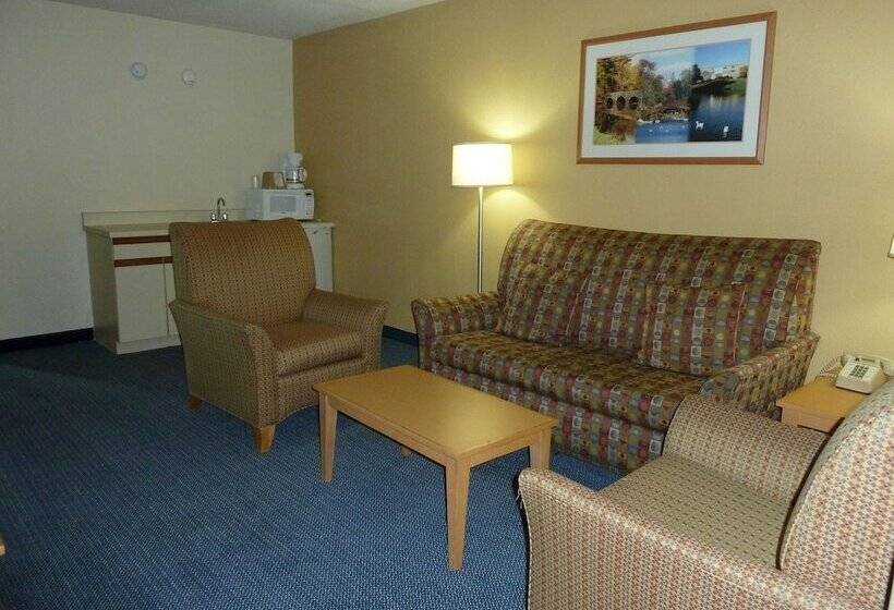 فندق Katahdin Inn & Suites