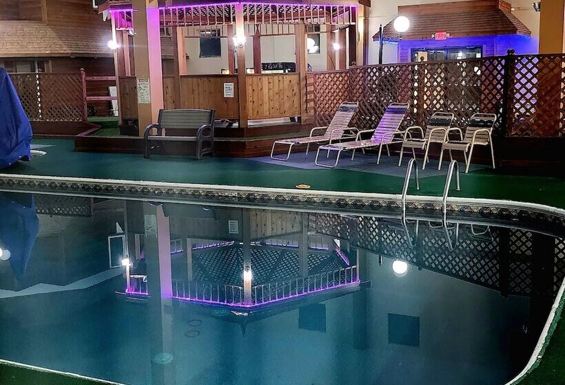 فندق Katahdin Inn & Suites