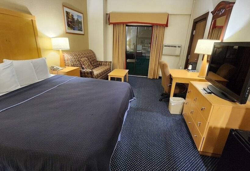 فندق Katahdin Inn & Suites