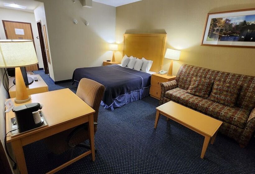 فندق Katahdin Inn & Suites