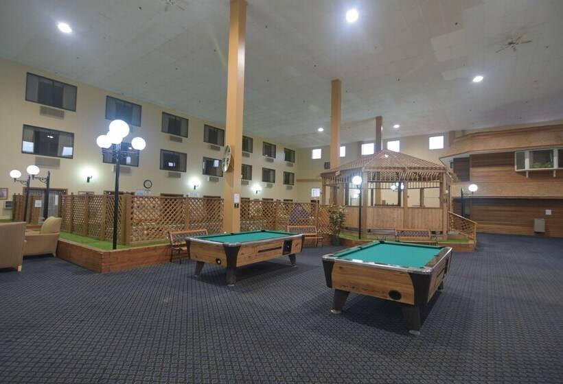 فندق Katahdin Inn & Suites