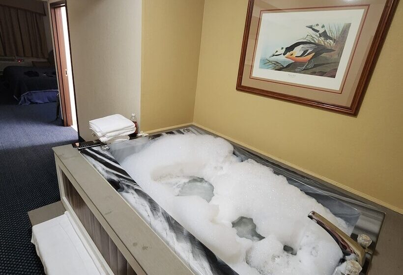 فندق Katahdin Inn & Suites