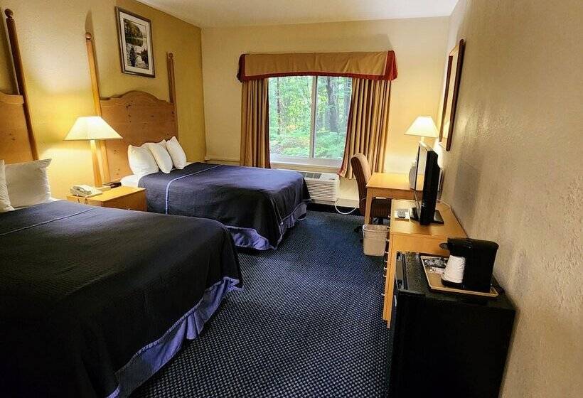 فندق Katahdin Inn & Suites