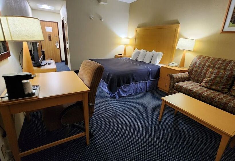 فندق Katahdin Inn & Suites