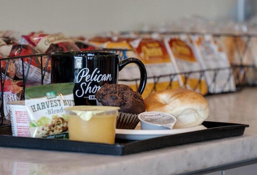 호텔 Pelican Shores Inn