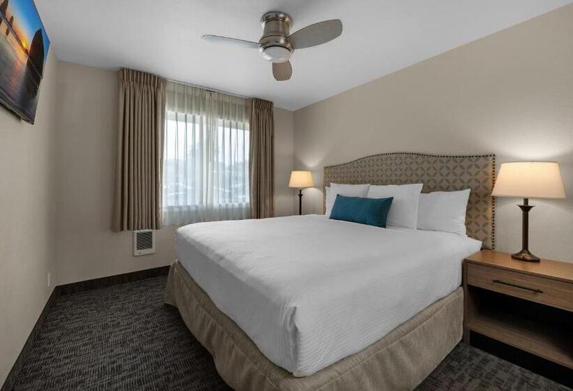 호텔 Pelican Shores Inn