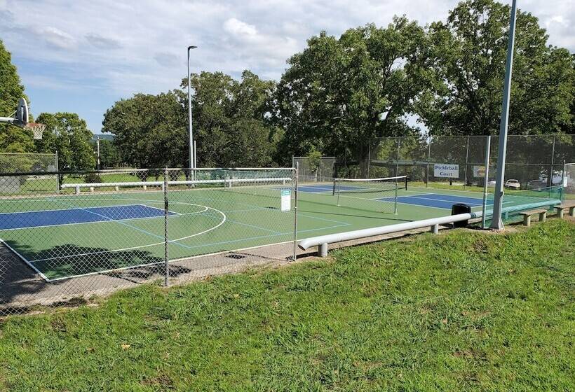 فندق Port Of Kimberling Marina & Resort