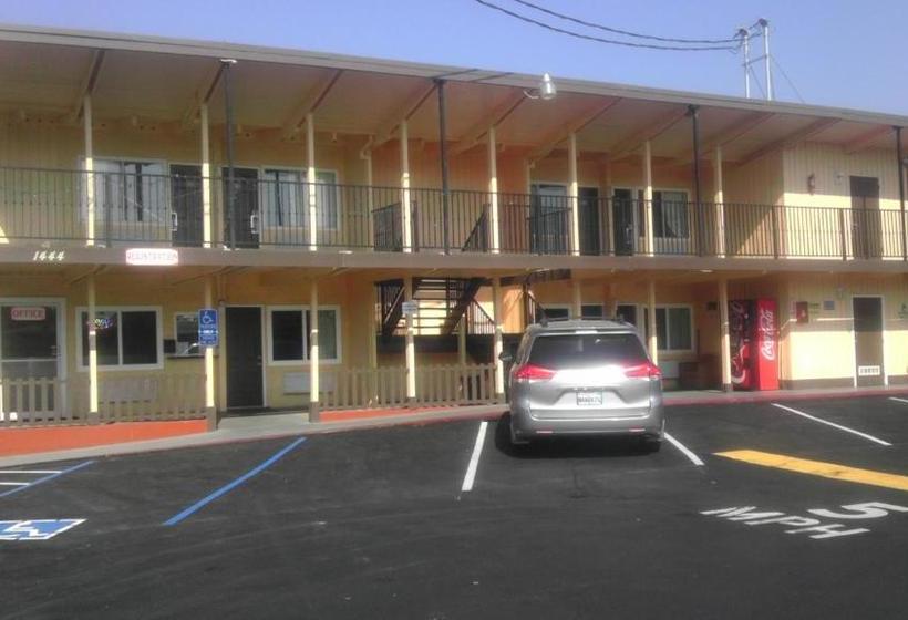 酒店 Travel Inn And Suites