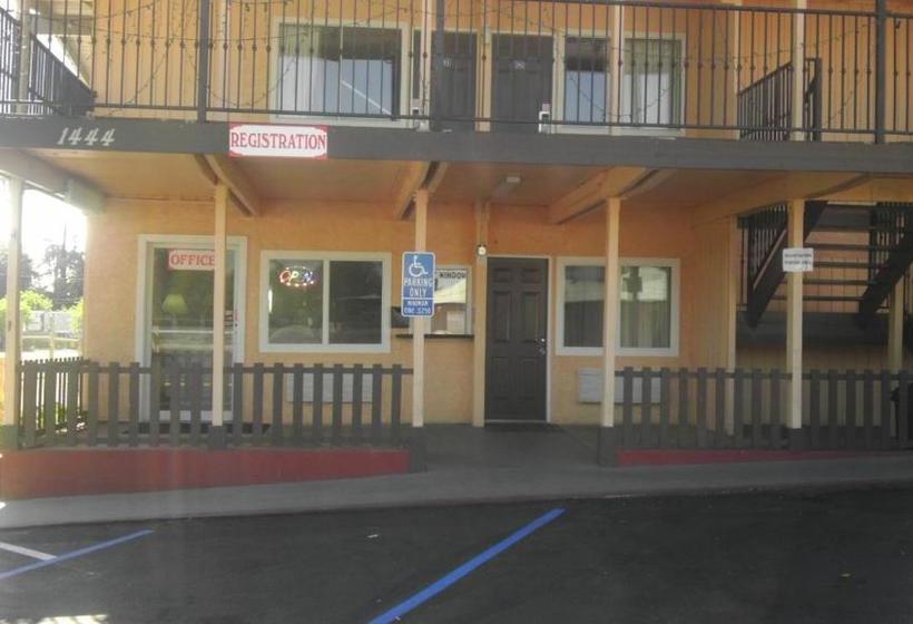 호텔 Travel Inn And Suites