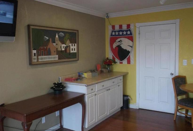 Отель Travel Inn And Suites