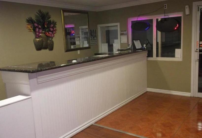 호텔 Travel Inn And Suites