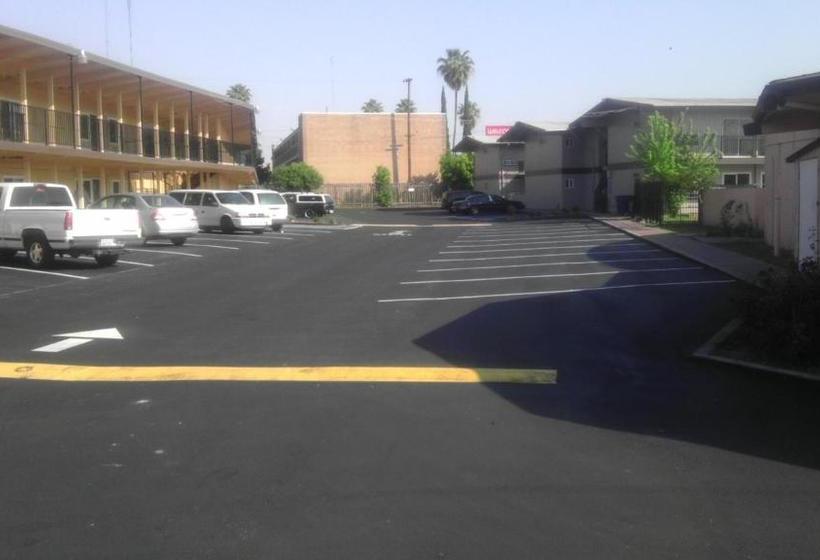 호텔 Travel Inn And Suites