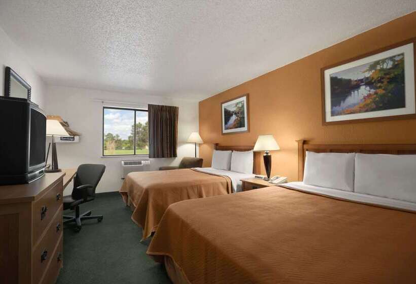 هتل Travelodge By Wyndham Muskegon