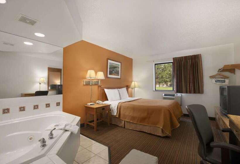 فندق Travelodge By Wyndham Muskegon