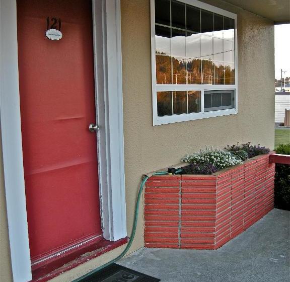 Отель Wild Chinook Inn