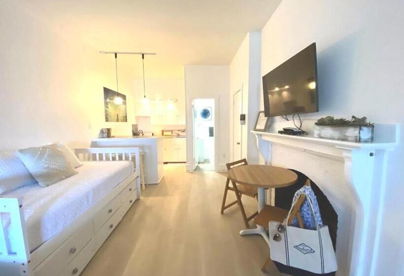 فندق Windward At The Beach