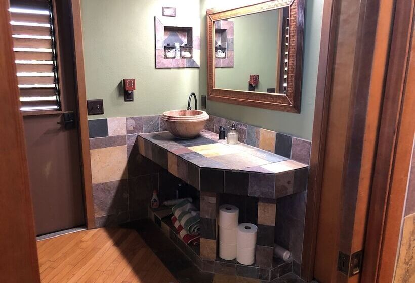 Maui What A Wonderful World Bed & Breakfast